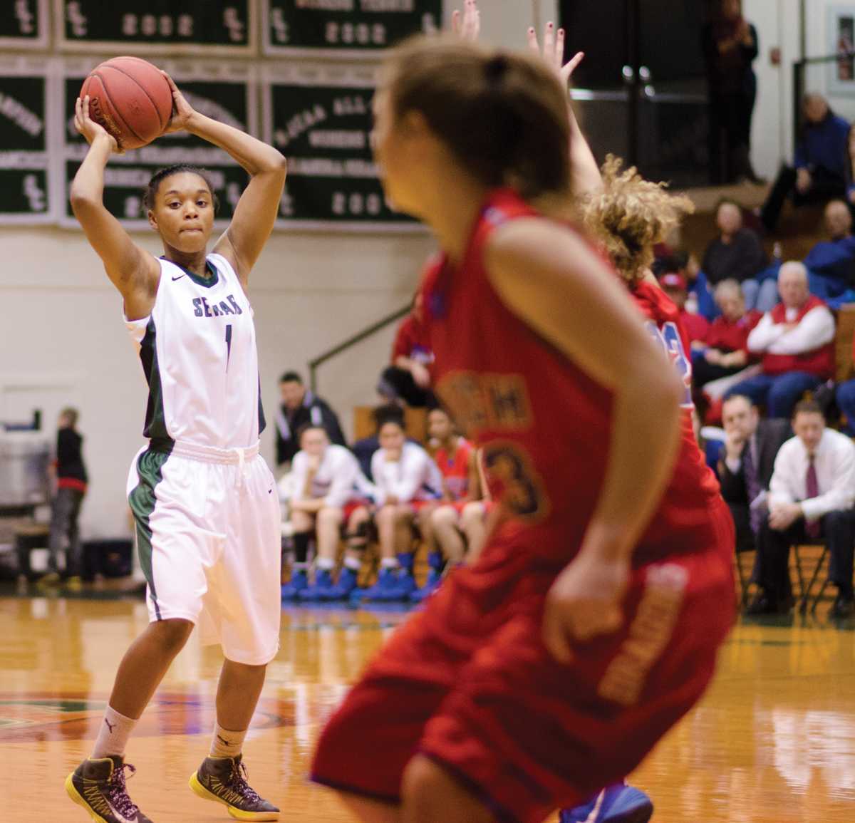 Crusader Photo / Jakub Stepanovic
­­­Alana Simon passes the ball in an effort against rival Hutchinson Community College ­Lady Blue Dragons. 