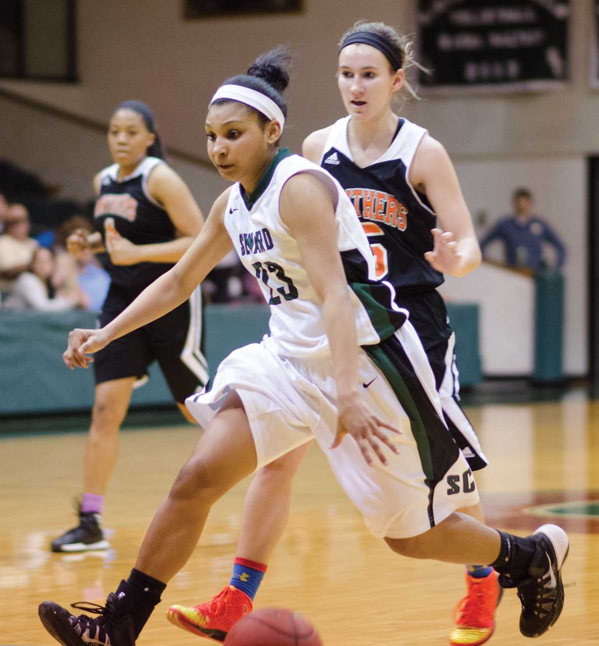 Crusader photo/ Jakub Stepanovic
Brianna Scott drives to the basket in Seward’s defeat over Neosho County 90-36. 