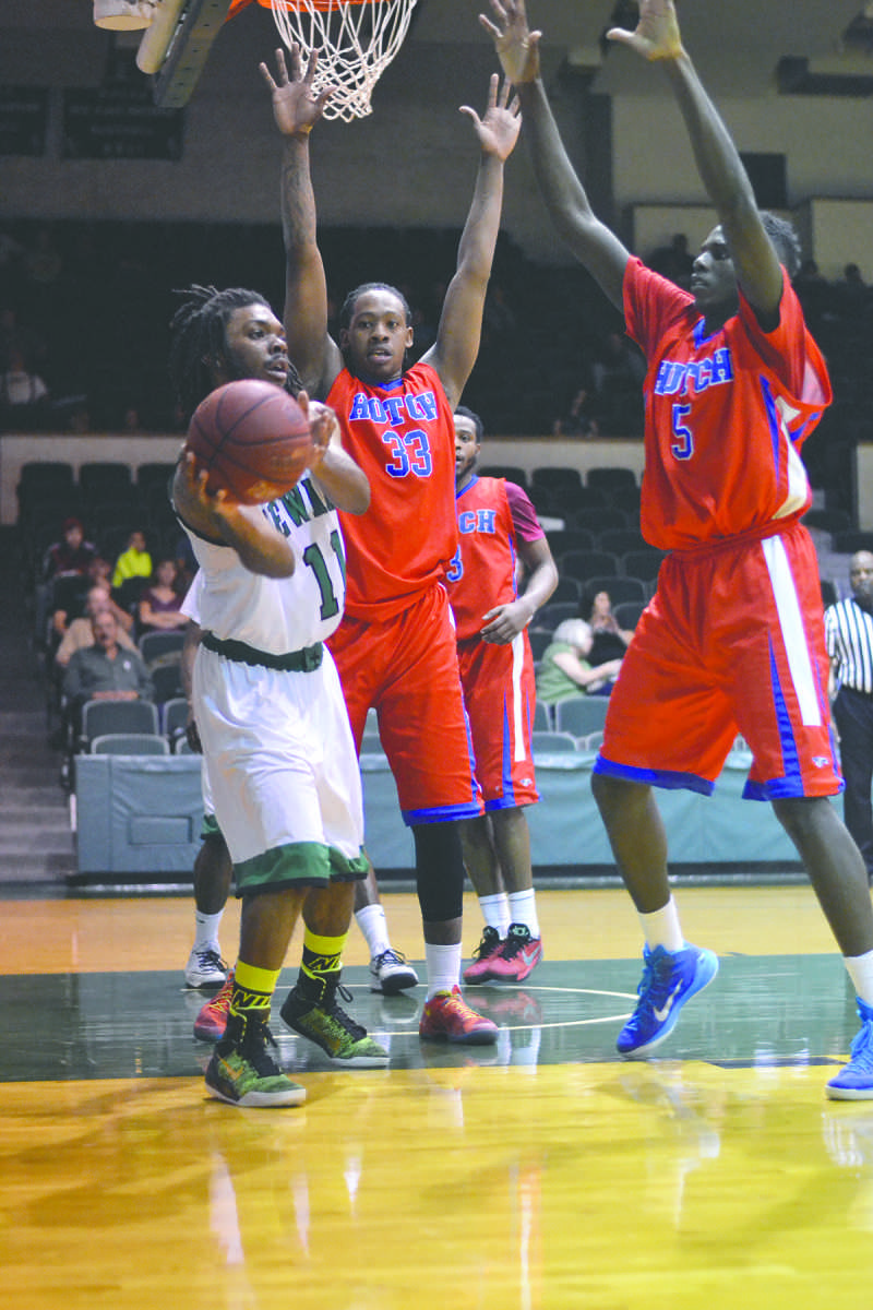 Crusader photo / Diana Chavira
Tyreke Sharp makes an attempt to go up at the net but passes the ball back out to his teammates. Sharp has continued to be one of the Saints best three point shots for the season.