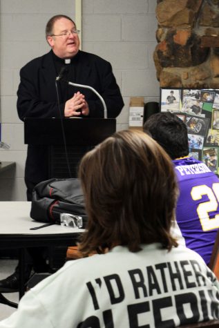 John Hotze introduces the servant leadership style for students at the SCCC Technical School on Monday morning.