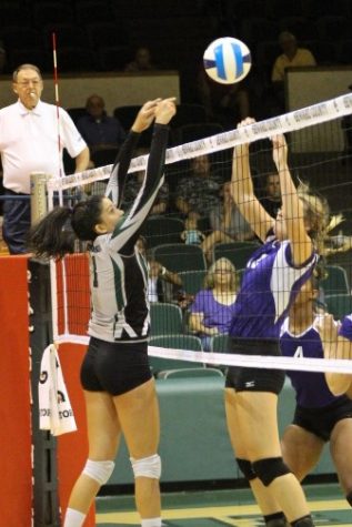 Sophomore setter Amanda Pereira challenges the block of the opposing Butler player with a quick tip over the net. SCCC now sits 1-1 in the Jayhawk West conference.