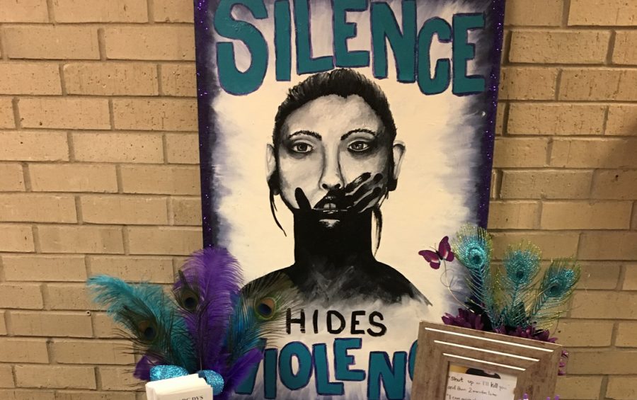 Students+show+their+support+for+victims+of+domestic+violence+and+prevention.
