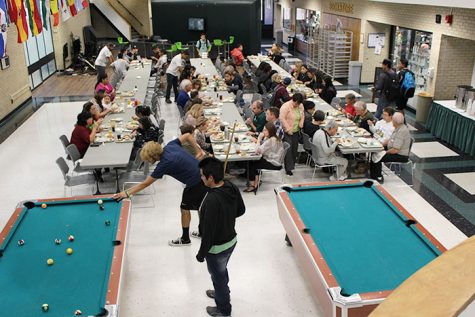 Citizens here in Liberal, enjoy a free thanksgiving meal at SCCC. 