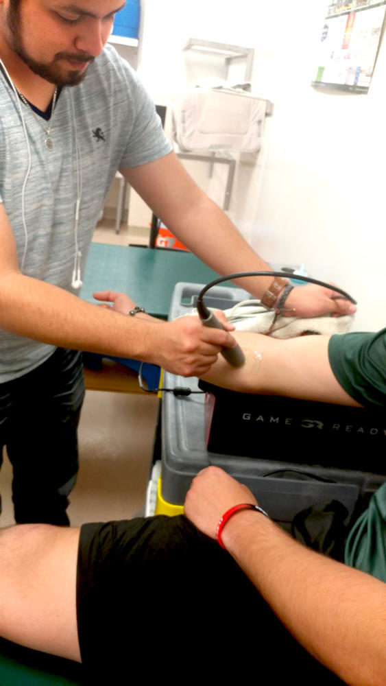 Sammir Martinez, student athletic trainer at SCCC, does an MRI on a baseball player’s bicep and triceps. 
