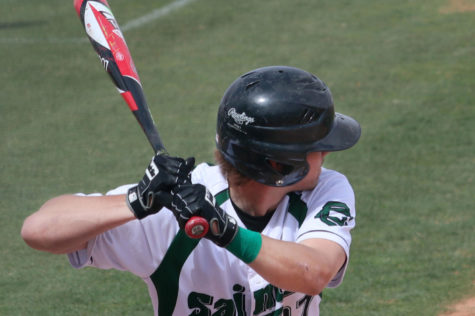Baseball splits with Cougars