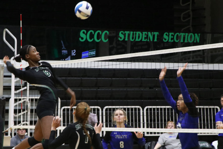 Freshman+Mesaline+Serverino+gets+a+wonderful+set+from+sophomore+Laura+De+Pra+for+a+kill+against+the+Lady+Beavers+taking+the+lead+and+later+winning+set+two.+%0A%0A