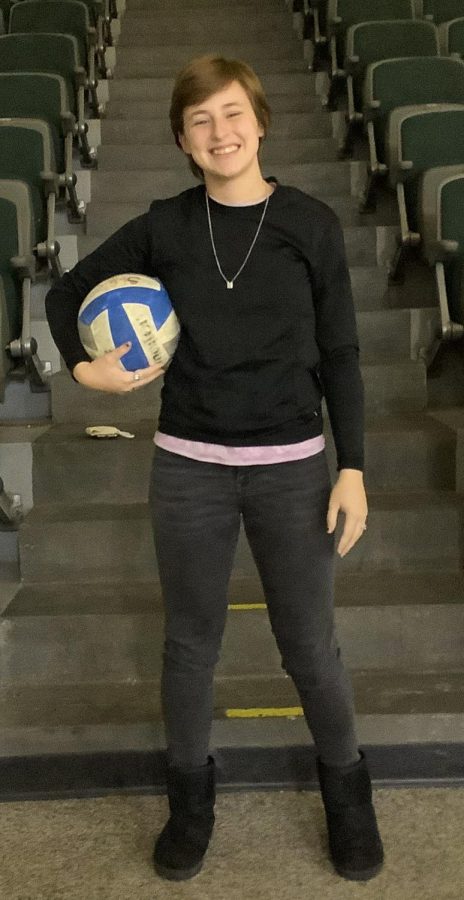 Luana Chagas is in the volleyball team at SCCC. She also likes to read and would like to travel to Thailand.  