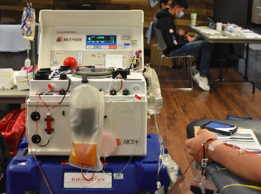  In the student union, The American Red Cross provided a centrifuge for those wishing to donate plasma instead of blood. This machine spins the blood, forcing the blood and plasma to separate, then returning the red blood cells back to the body.