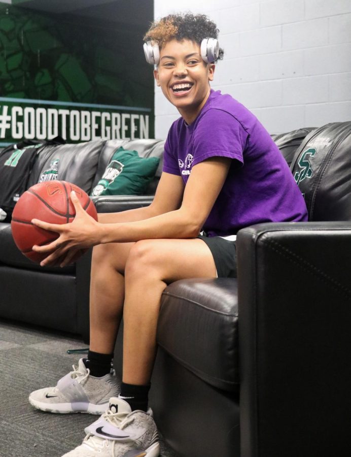 Sitting in the locker room, Bri Linnear thinks about how she wished she could have met Kobe Bryant to get some basketball tips. Linnear sees herself transferring from SCCC, and then hopefully going to a Division I school in California because it is hot. 