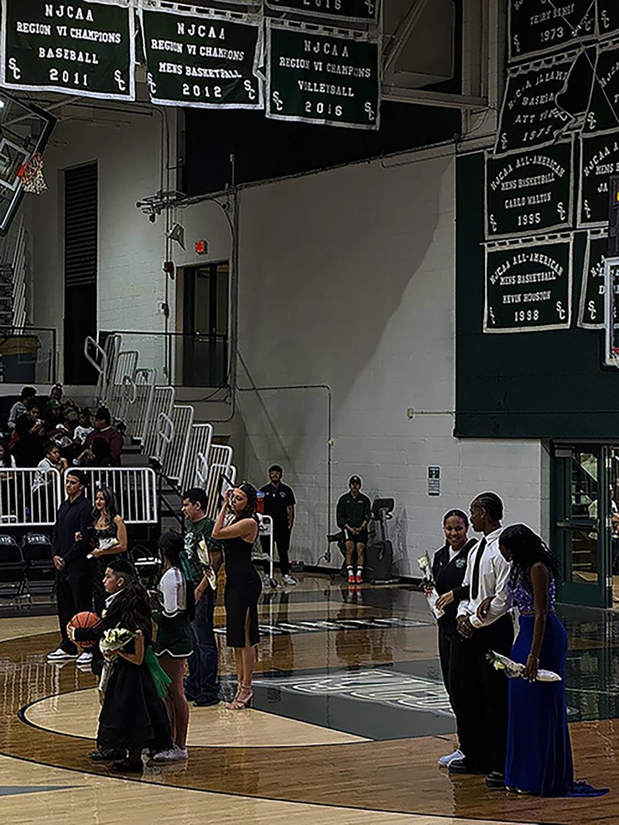 The highlight of Saturday night’s homecoming game took place at center court, where Angel Espinoza Rosales and Alondra Corra were crowned winners during an exciting halftime ceremony.