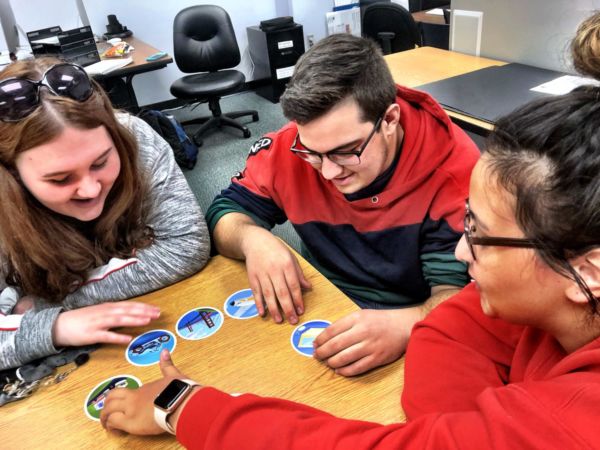 Crusader staff learn to storyboard during a lesson about structuring stories. Cheyenne Miller, sophomore copy editor, Calen Moore, sophomore co-editor, and Monica Gonzalez, sophomore social media director, team up to win the round with their story.
